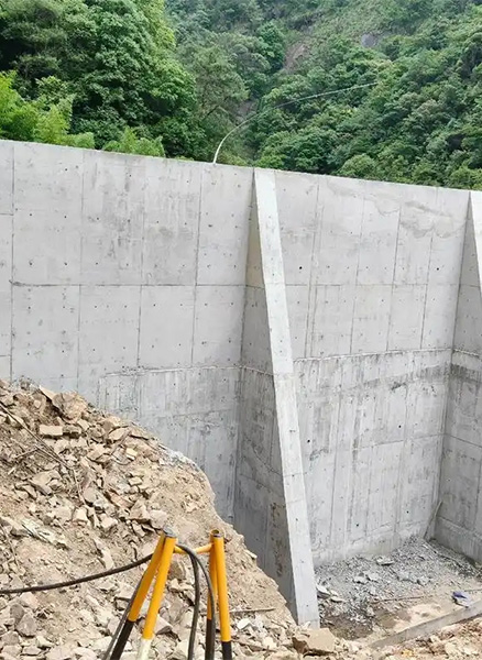 运城垣曲县重力式挡土墙